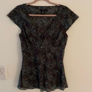 Calvin Klein size M 100% Cotton v-neck shirt